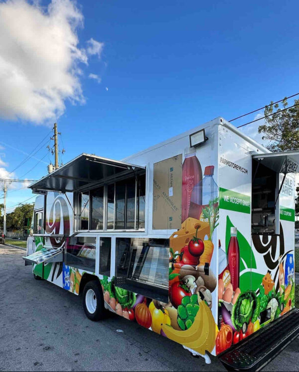 CUSTOM 18 FOOD TRUCK - Image 2