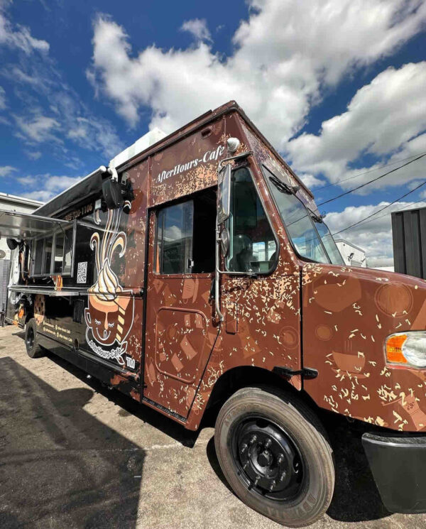 CUSTOM 18 FOOD TRUCK