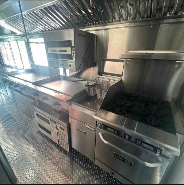 CUSTOM FOOD TRUCK - Image 4