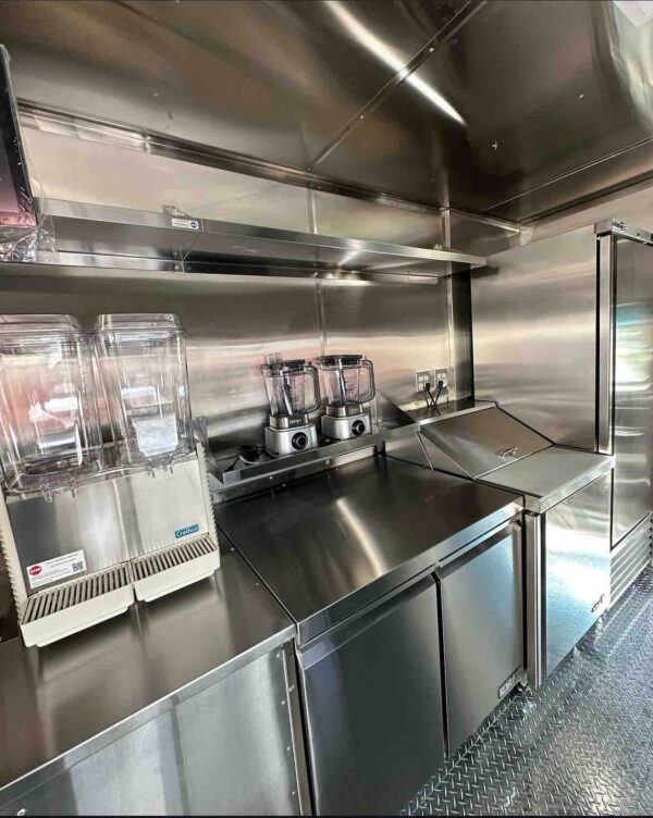 CUSTOM 18 FOOD TRUCK - Image 5
