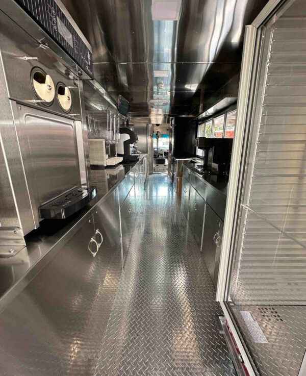 CUSTOM 18 FOOD TRUCK - Image 6