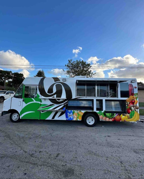 CUSTOM 18 FOOD TRUCK