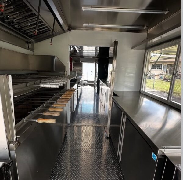 CUSTOM FOOD TRAILER - Image 4